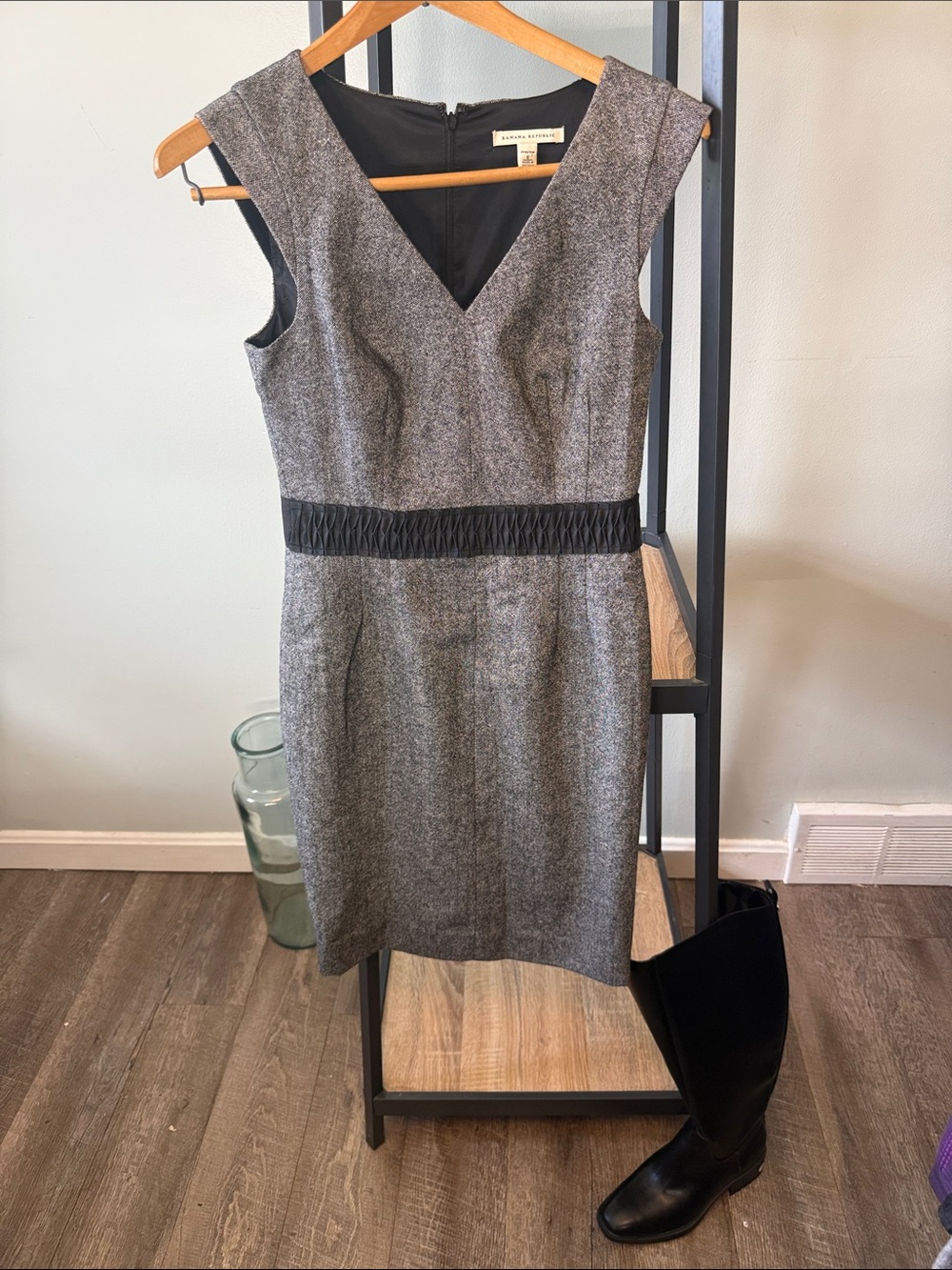 Banana Republic Gray V-Neck Sleeveless Sheath Dress with Black Waistband